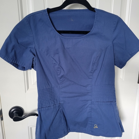 Jaanuu Scrub Top - Picture 2 of 3